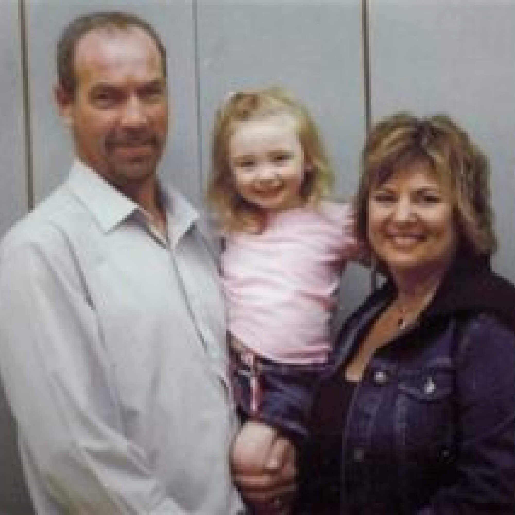 Sydnee with her mom and dad