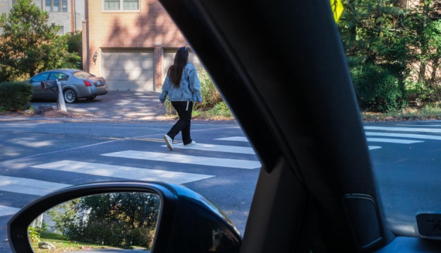 Vehicles with big blind zones spell danger to pedestrians during left turns